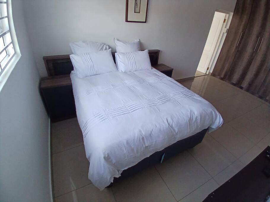 One Bedroom Apartment. * Cape Town
