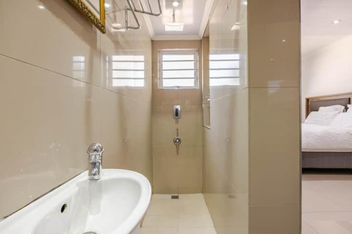 One Bedroom Apartment. Apartamento *